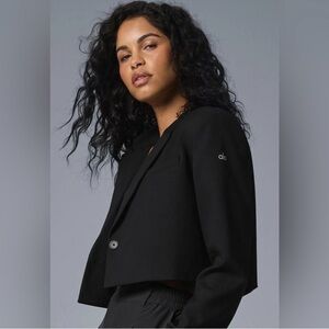 Alo yoga  first class cropped blazer.
